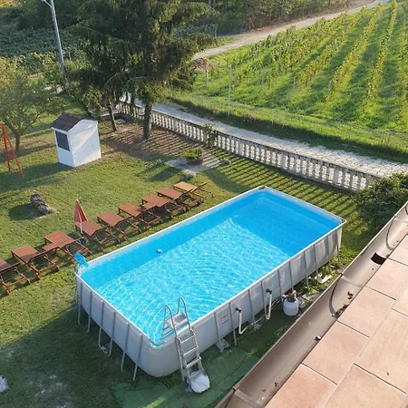 Casa vacanze Il Grappolo With Pool Alice Bel Colle